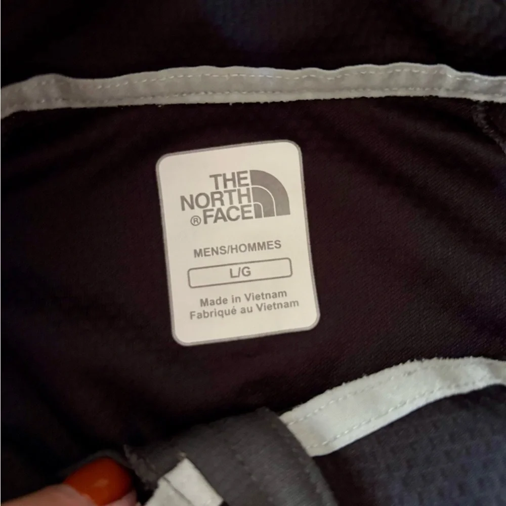 The North Face Men's Gray and Black Performance Pullover - Large